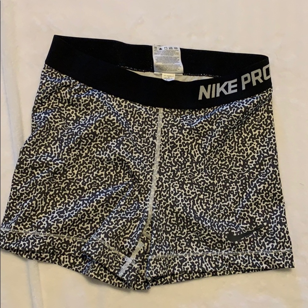 Nike Women's Pro 3'' Shorts - black & white print